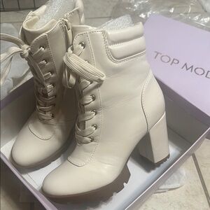 TOP Moda Ivory Heeled Boots with Chunky Heel and Lace-Up Design